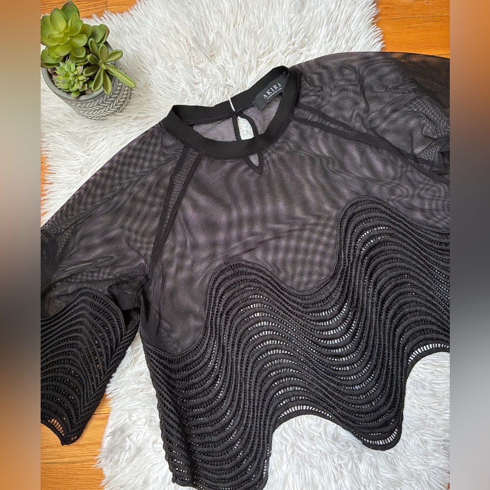 AKIRA Mesh Wavy Crop Top 🖤 - Picture 3 of 11